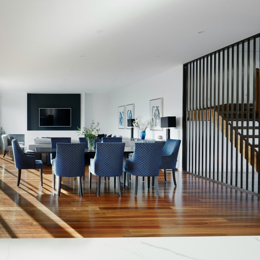 r-architecture-UpAX8YLpRBM-unsplash